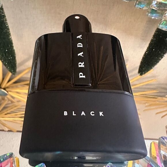 Prada Luna Rossa Black Eau de Parfum - 3.3 fl oz - Bold &
Sophisticated - Picture 6 of 17
